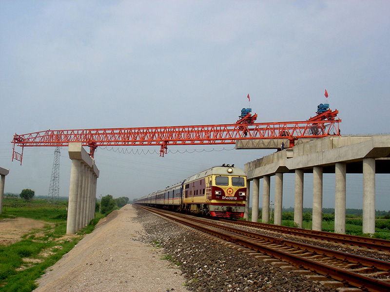 雙導(dǎo)梁架橋機(jī)